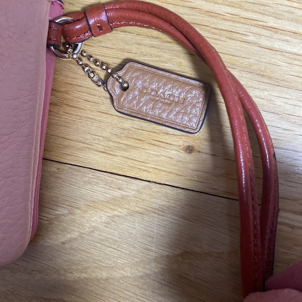 Coach Womens Pebbled Leather Corner Double zip Wristlet wallet . - Picture 8 of 8